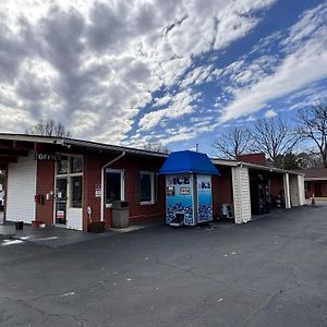 Oyo Palm Leaf Motel